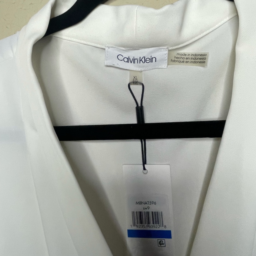 Cute v neck sleeveless white Calvin Klein blouse. BRAND NEW TAGS STILL ON